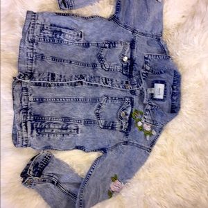 Jean jacket embroidered with roses